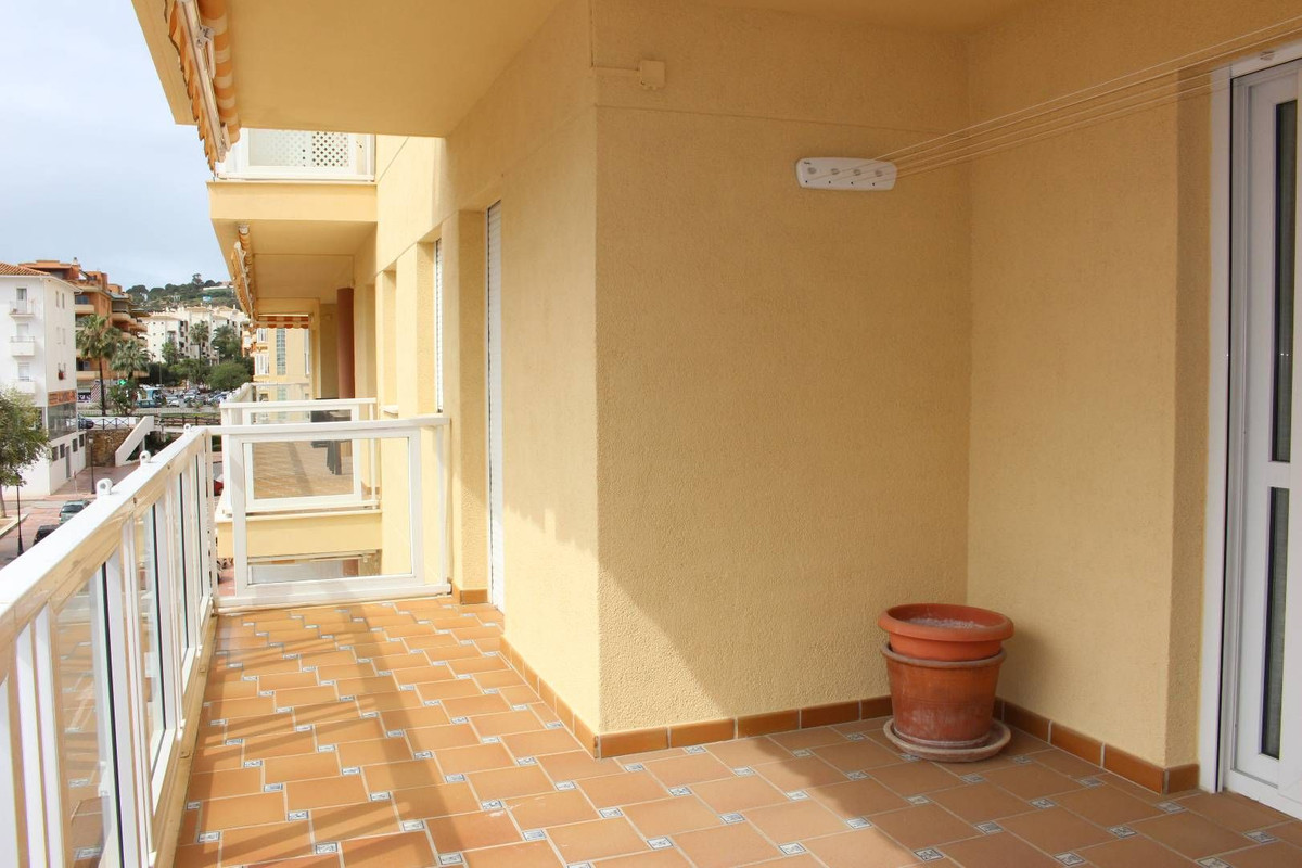 Se vende Apartamento Planta Media de 3 dormitorios en Costa Del Sol, Málaga, España