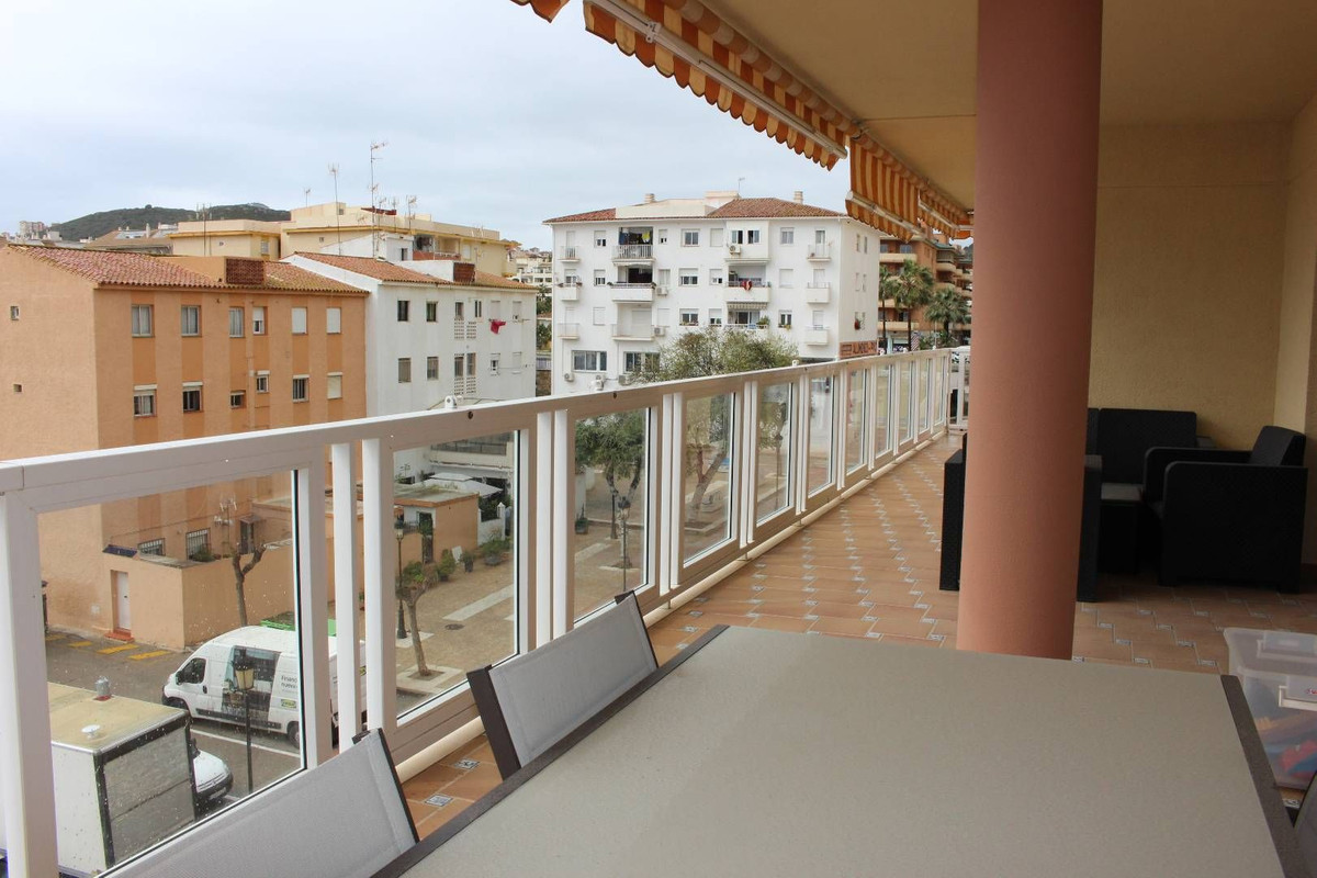 Se vende Apartamento Planta Media de 3 dormitorios en Costa Del Sol, Málaga, España