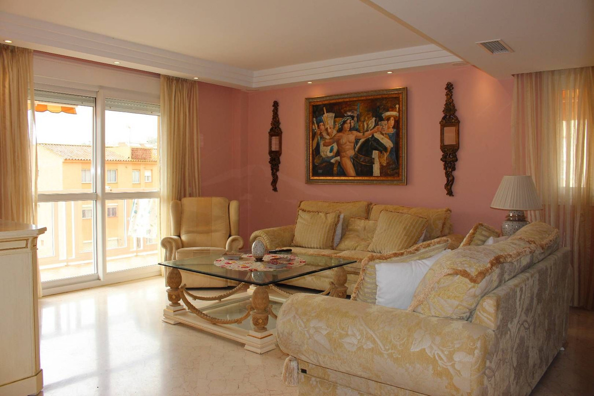 Se vende Apartamento Planta Media de 3 dormitorios en Costa Del Sol, Málaga, España