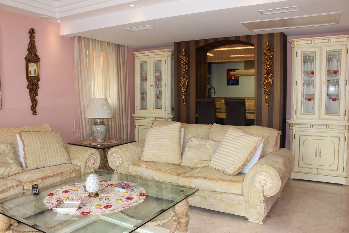 Se vende Apartamento Planta Media de 3 dormitorios en Costa Del Sol, Málaga, España
