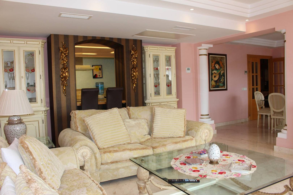 Se vende Apartamento Planta Media de 3 dormitorios en Costa Del Sol, Málaga, España