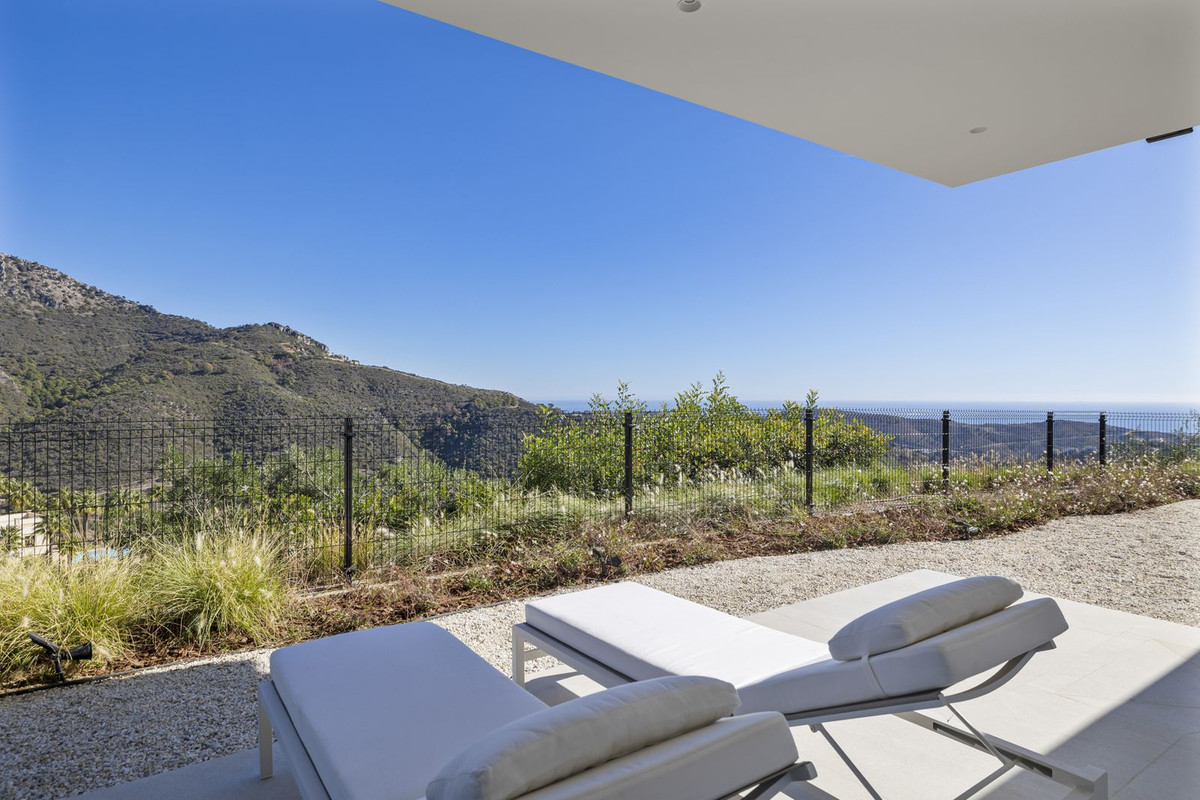 6 Bed Townhouse for sale in Benahavís Costa Del Sol, Málaga, Spain