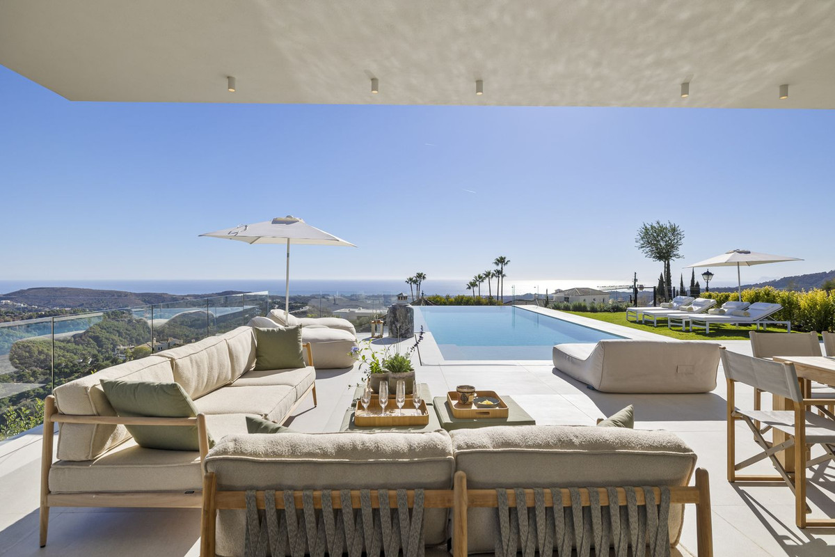 6 Bed Townhouse for sale in Benahavís Costa Del Sol, Málaga, Spain