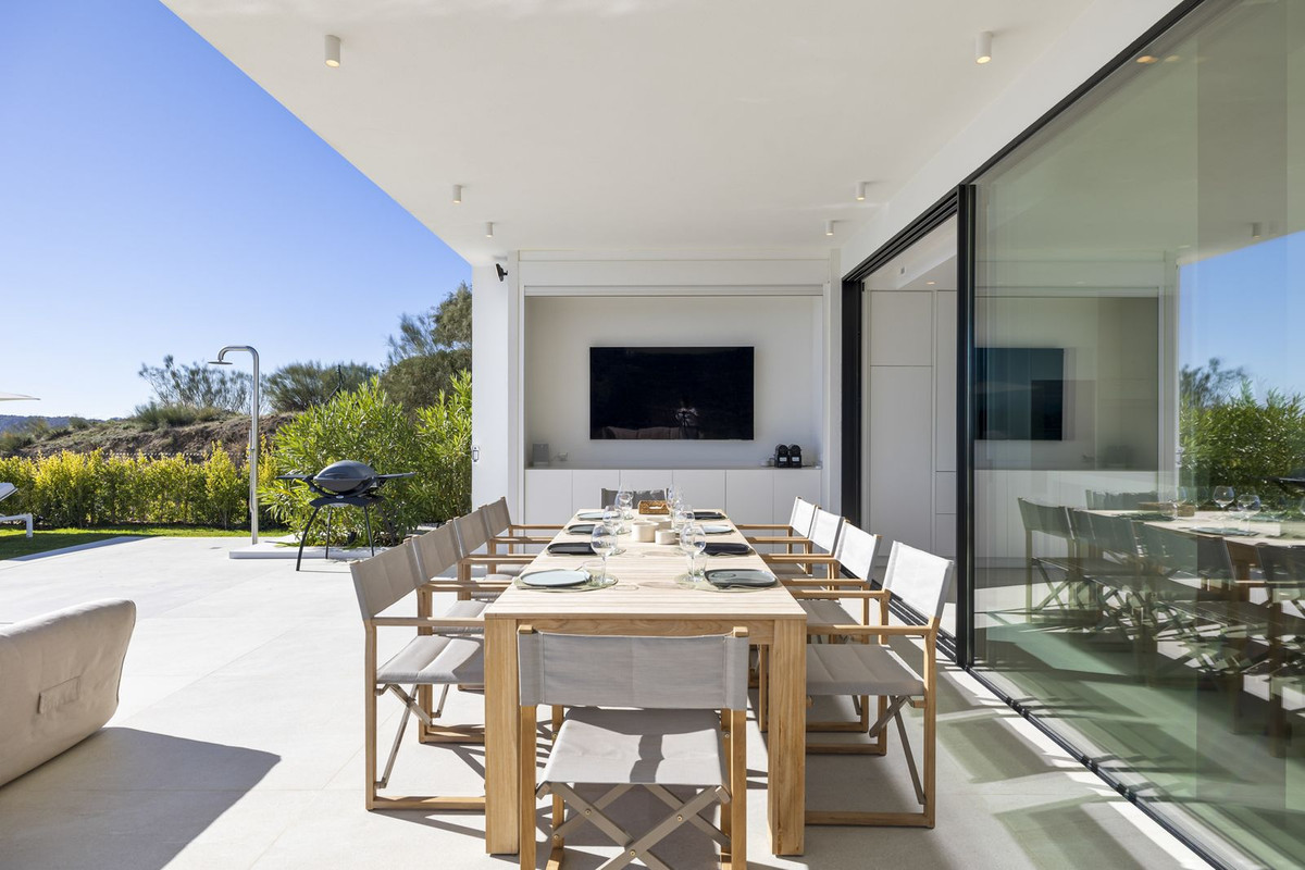 6 Bed Townhouse for sale in Benahavís Costa Del Sol, Málaga, Spain