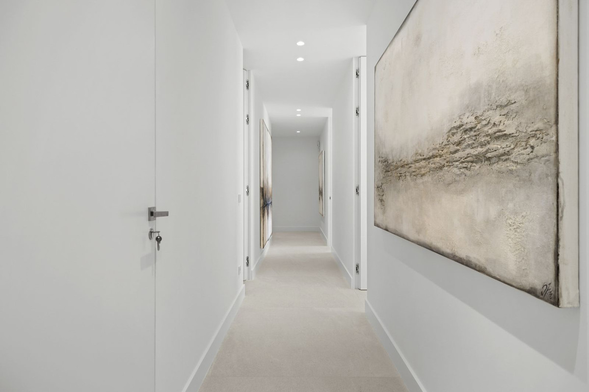 6 Bed Townhouse for sale in Benahavís Costa Del Sol, Málaga, Spain
