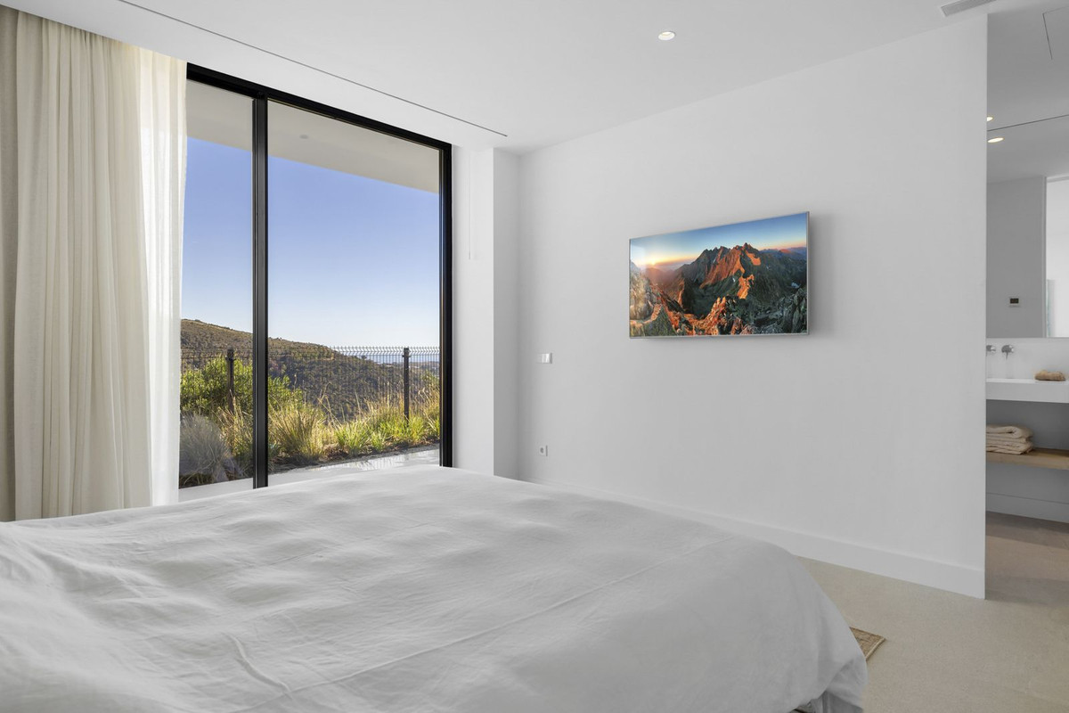 6 Bed Townhouse for sale in Benahavís Costa Del Sol, Málaga, Spain