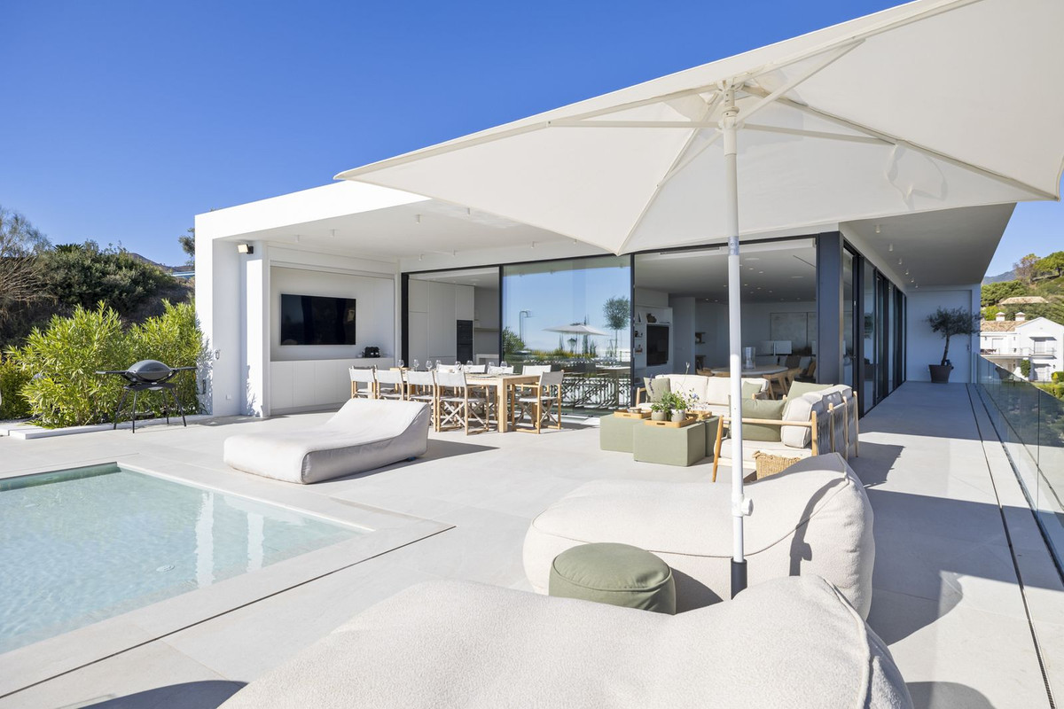 6 Bed Townhouse for sale in Benahavís Costa Del Sol, Málaga, Spain