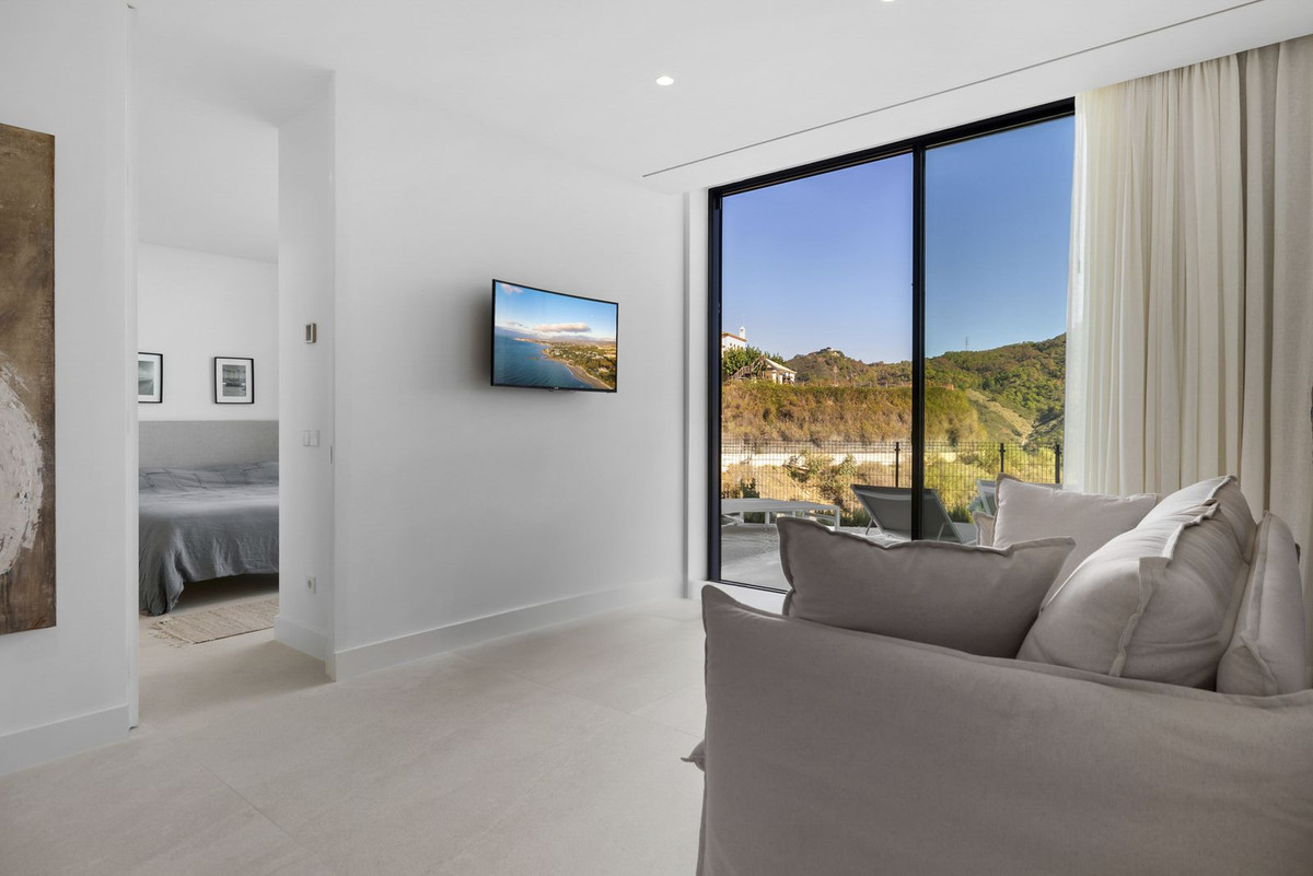 6 Bed Townhouse for sale in Benahavís Costa Del Sol, Málaga, Spain