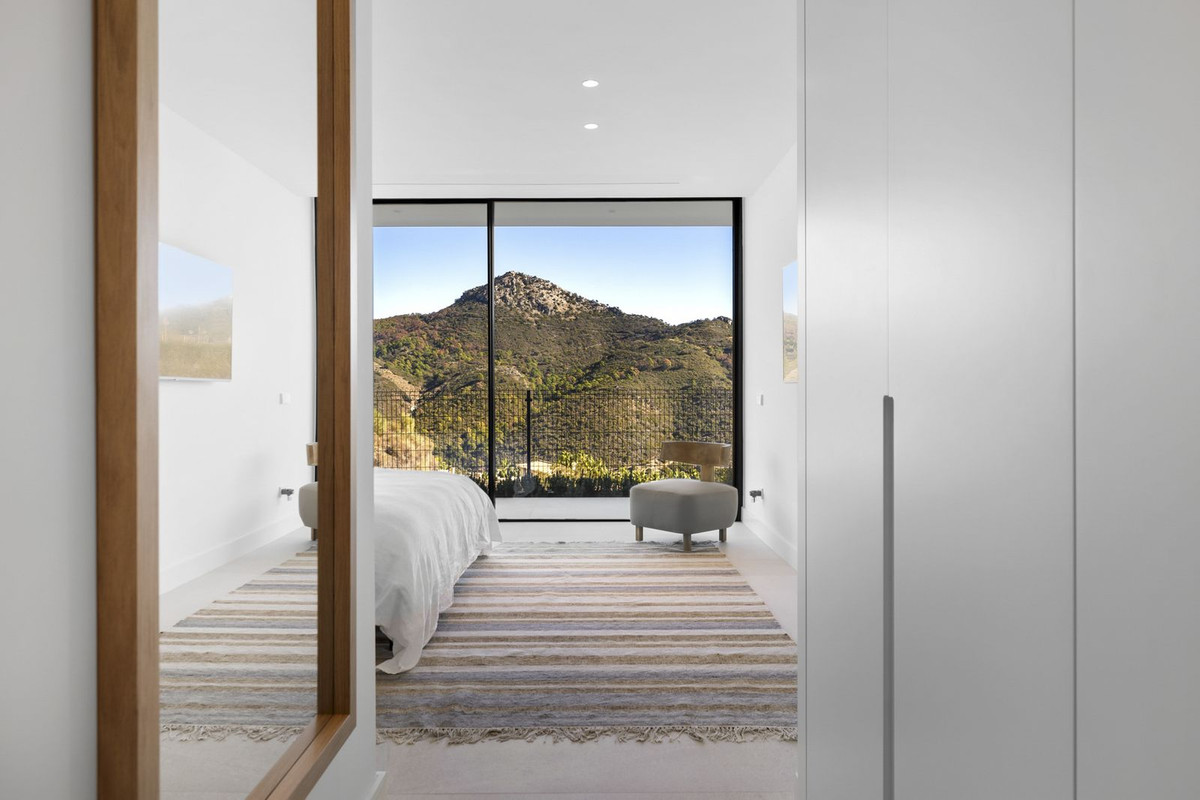 6 Bed Townhouse for sale in Benahavís Costa Del Sol, Málaga, Spain