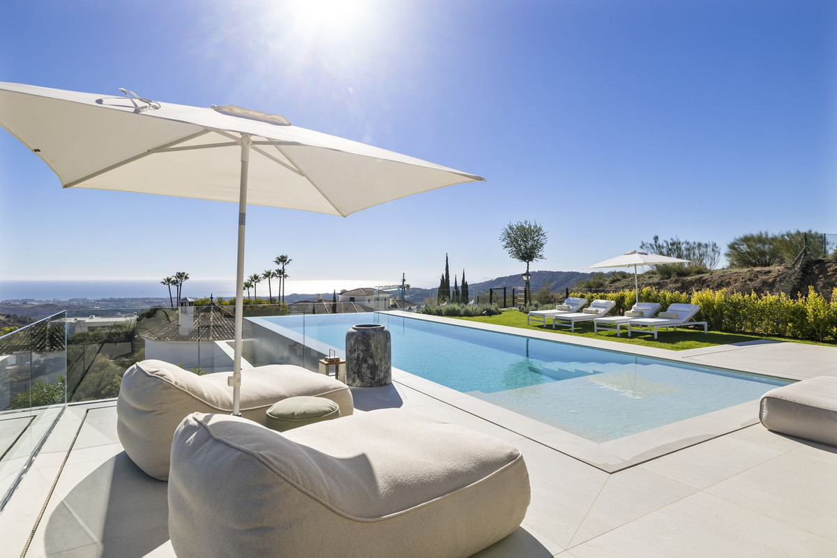 6 Bed Townhouse for sale in Benahavís Costa Del Sol, Málaga, Spain