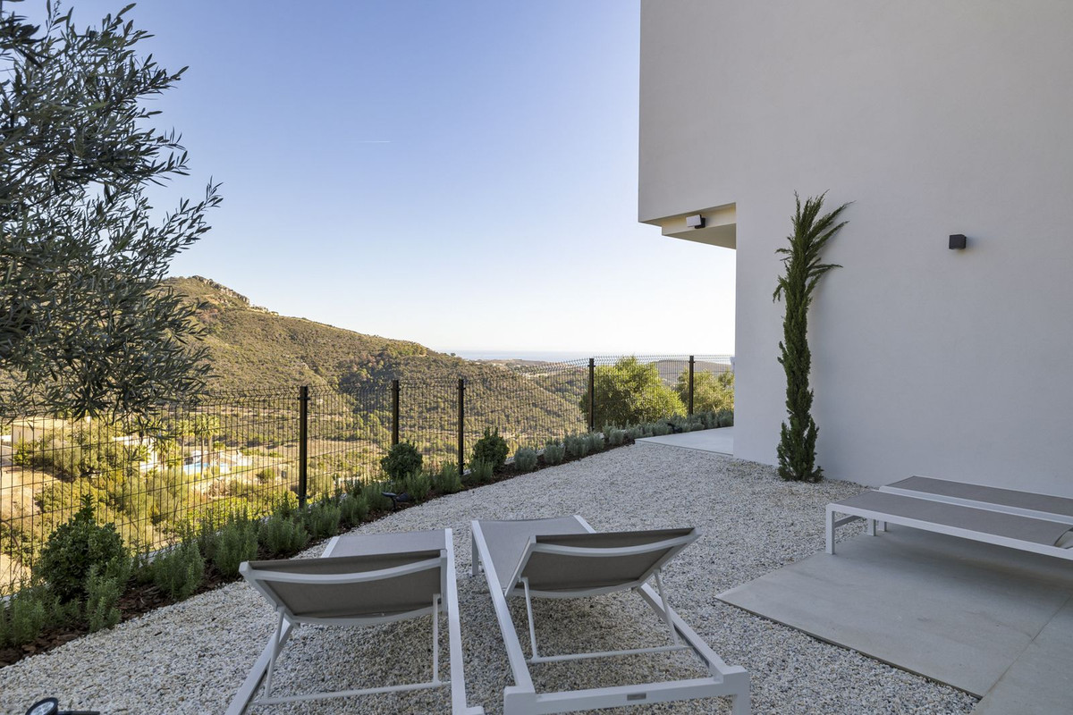 6 Bed Townhouse for sale in Benahavís Costa Del Sol, Málaga, Spain