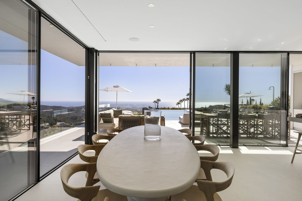 6 Bed Townhouse for sale in Benahavís Costa Del Sol, Málaga, Spain