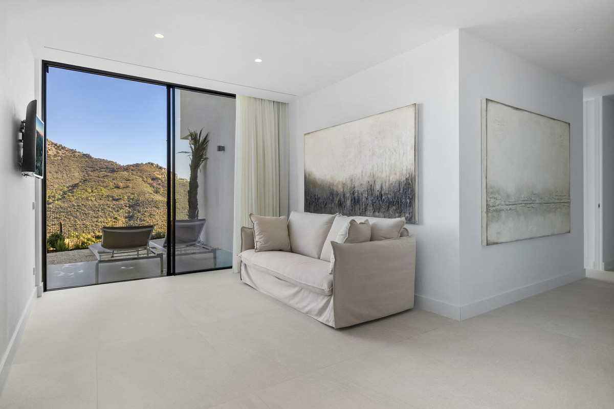 6 Bed Townhouse for sale in Benahavís Costa Del Sol, Málaga, Spain