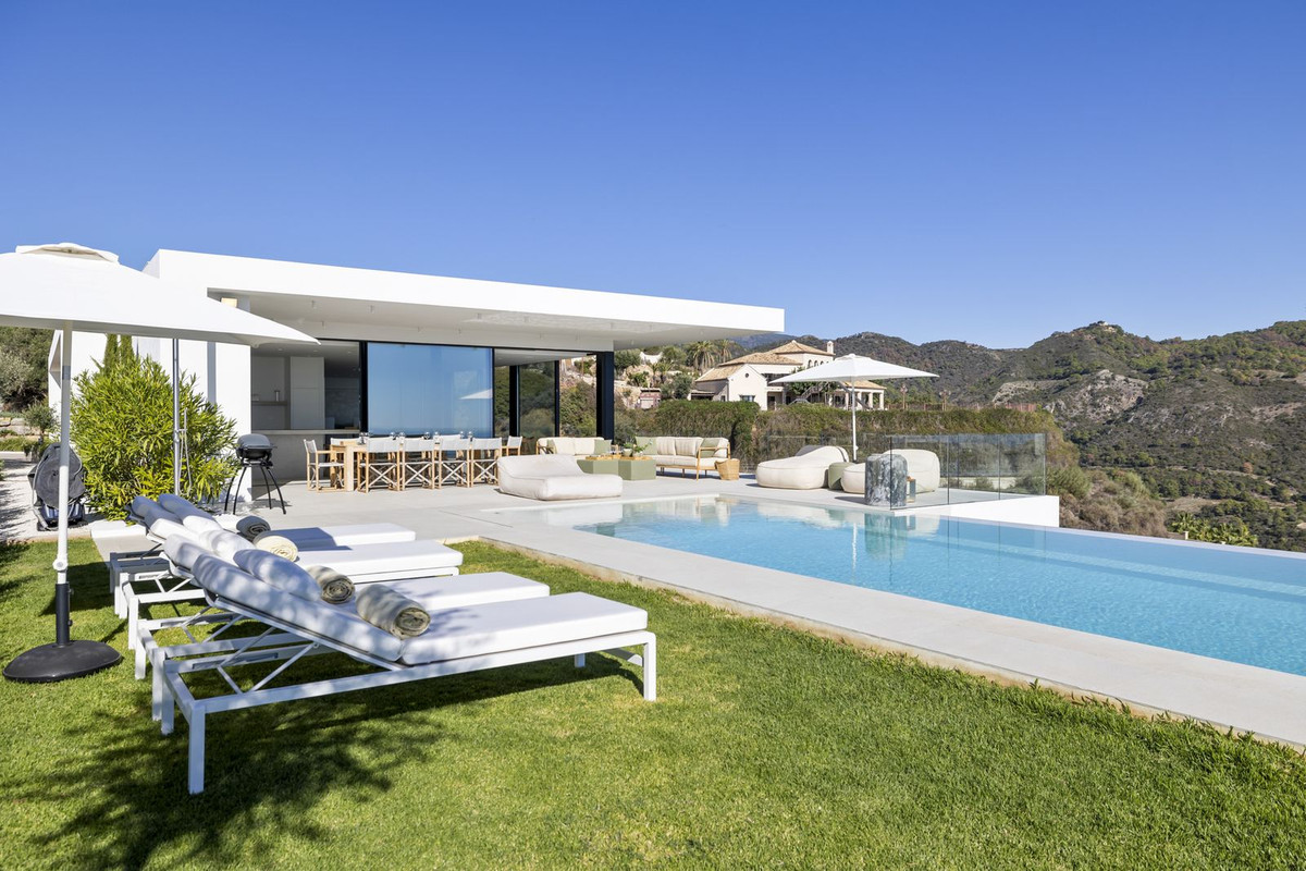 6 Bed Townhouse for sale in Benahavís Costa Del Sol, Málaga, Spain