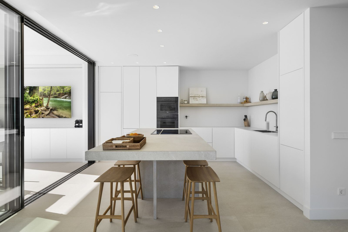 6 Bed Townhouse for sale in Benahavís Costa Del Sol, Málaga, Spain