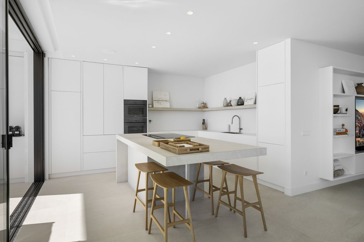 6 Bed Townhouse for sale in Benahavís Costa Del Sol, Málaga, Spain