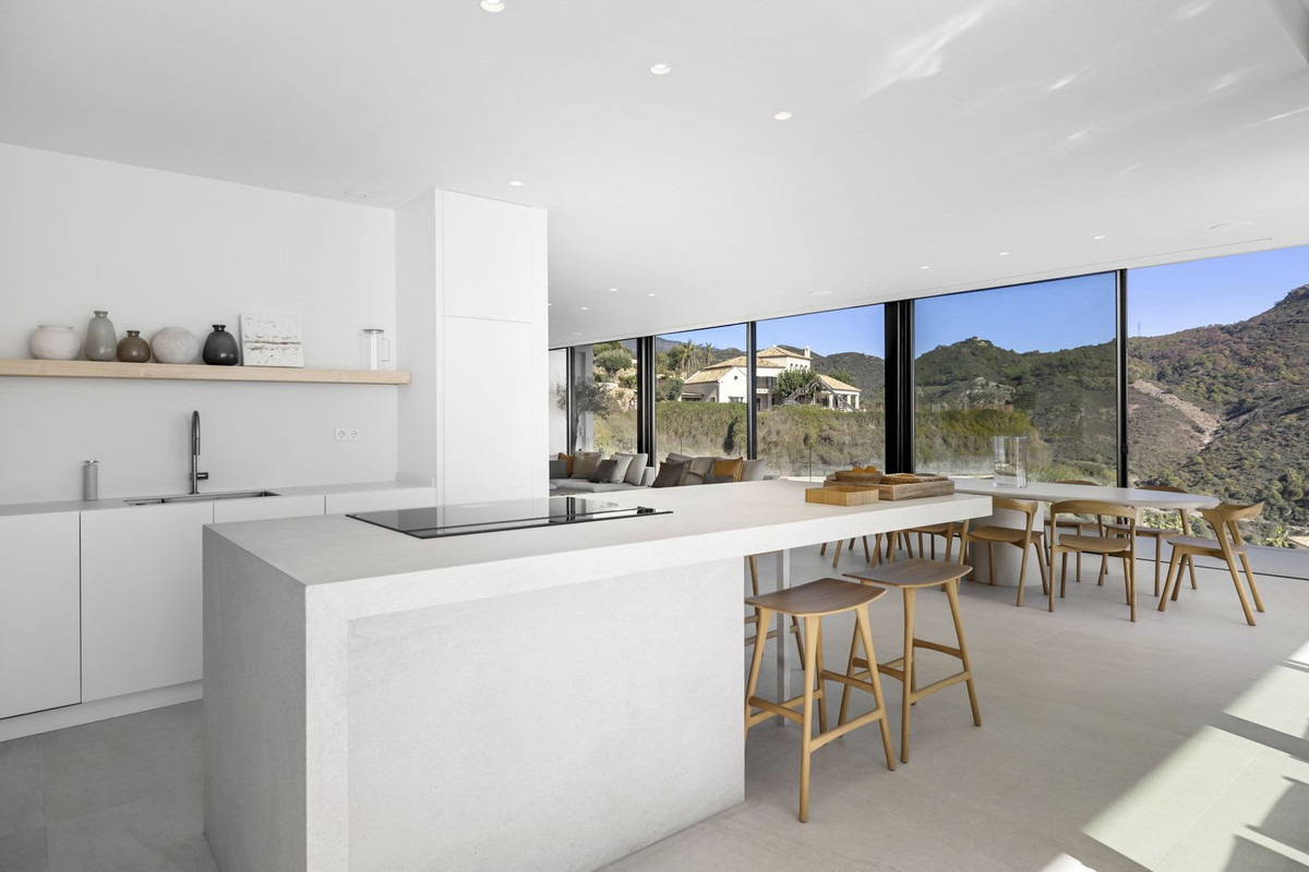 6 Bed Townhouse for sale in Benahavís Costa Del Sol, Málaga, Spain