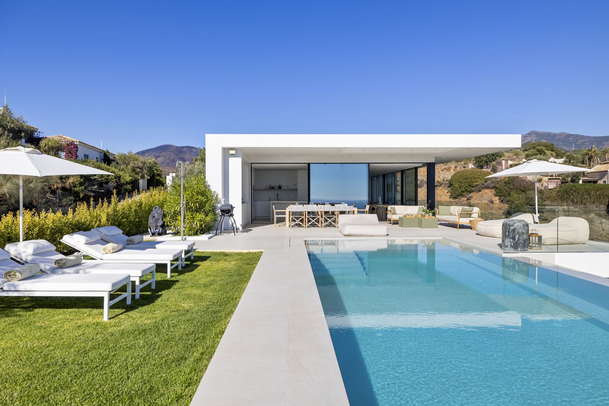 6 Bed Townhouse for sale in Benahavís Costa Del Sol, Málaga, Spain