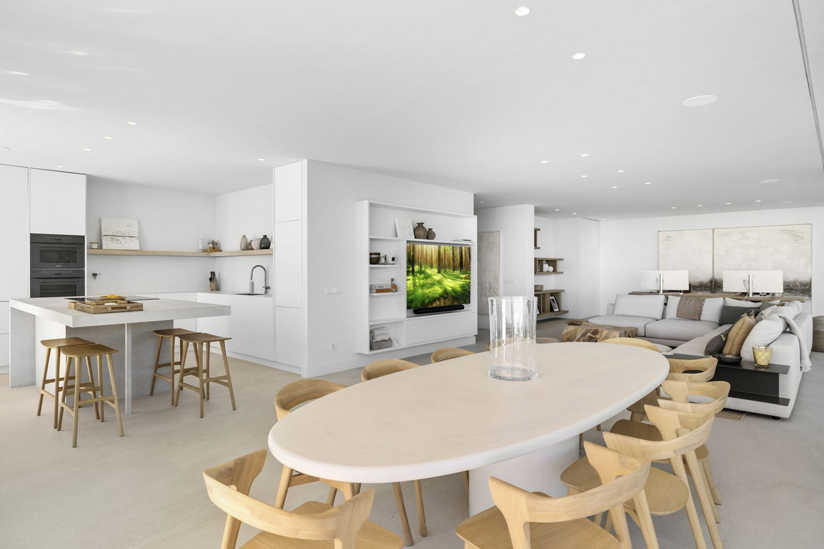 6 Bed Townhouse for sale in Benahavís Costa Del Sol, Málaga, Spain