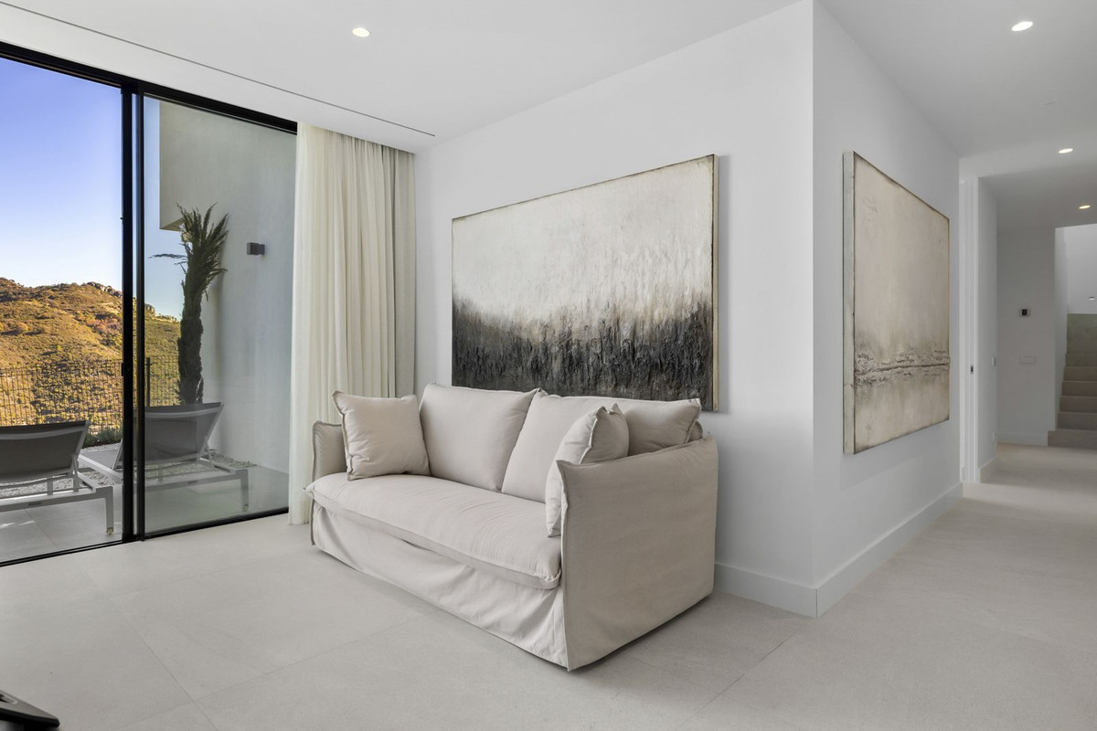 6 Bed Townhouse for sale in Benahavís Costa Del Sol, Málaga, Spain