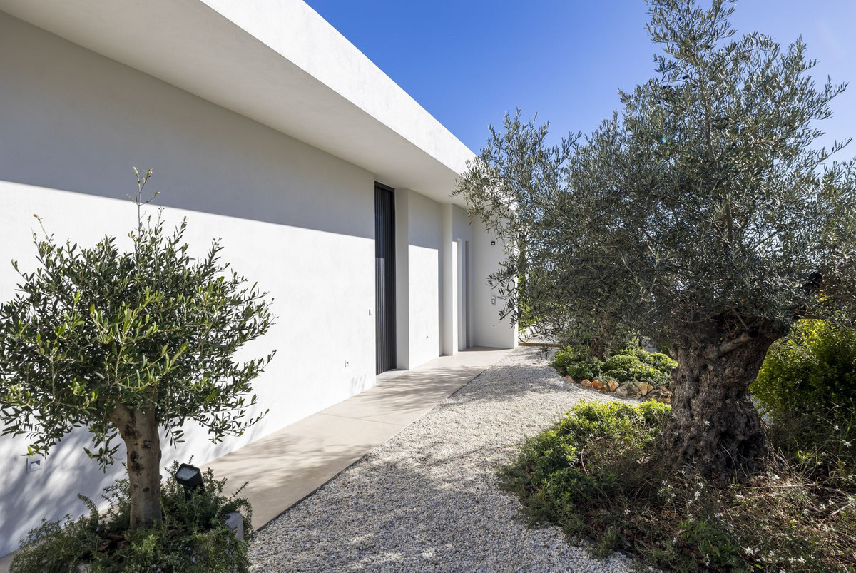 6 Bed Townhouse for sale in Benahavís Costa Del Sol, Málaga, Spain