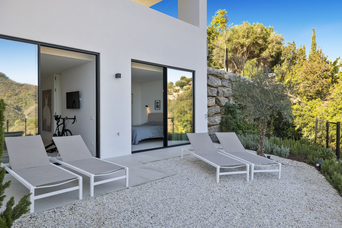 6 Bed Townhouse for sale in Benahavís Costa Del Sol, Málaga, Spain