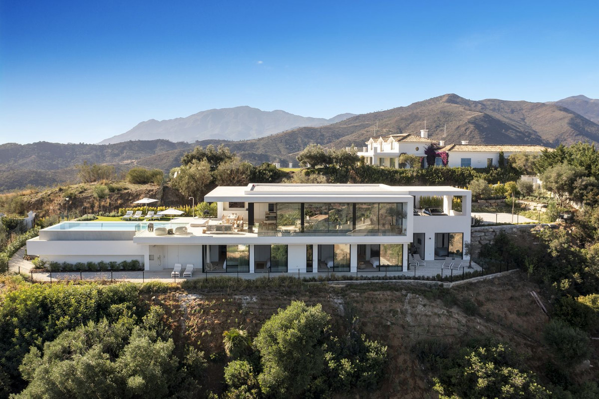 6 Bed Townhouse for sale in Benahavís Costa Del Sol, Málaga, Spain