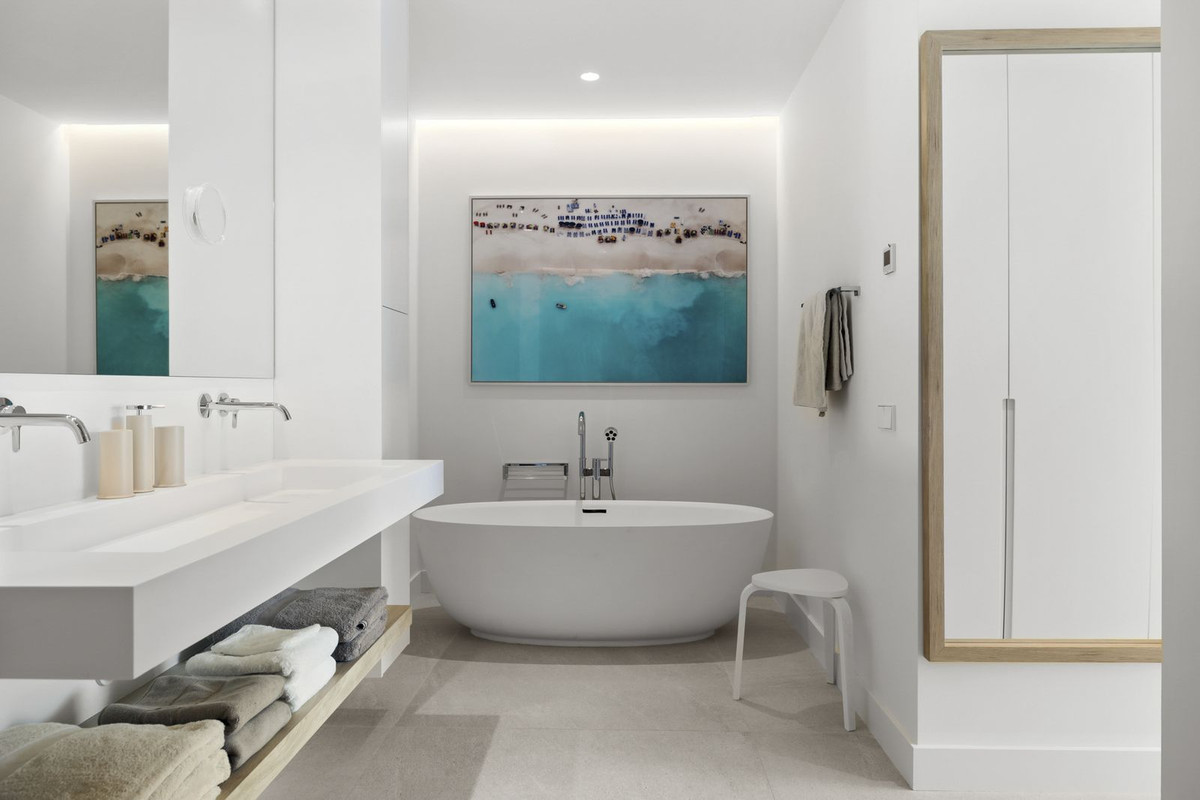 6 Bed Townhouse for sale in Benahavís Costa Del Sol, Málaga, Spain