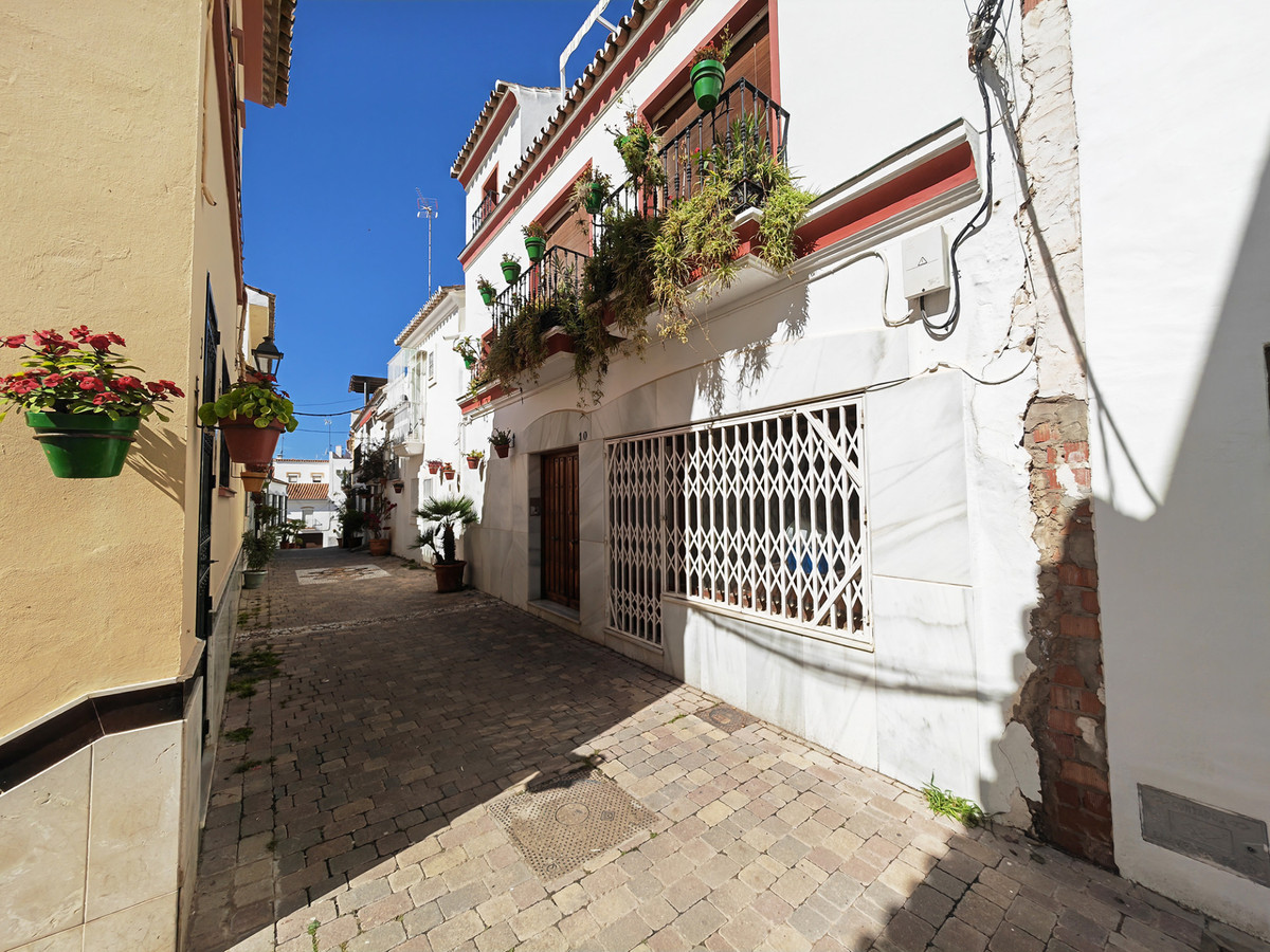 5 Bed Townhouse for sale in Estepona Costa Del Sol, Málaga, Spain