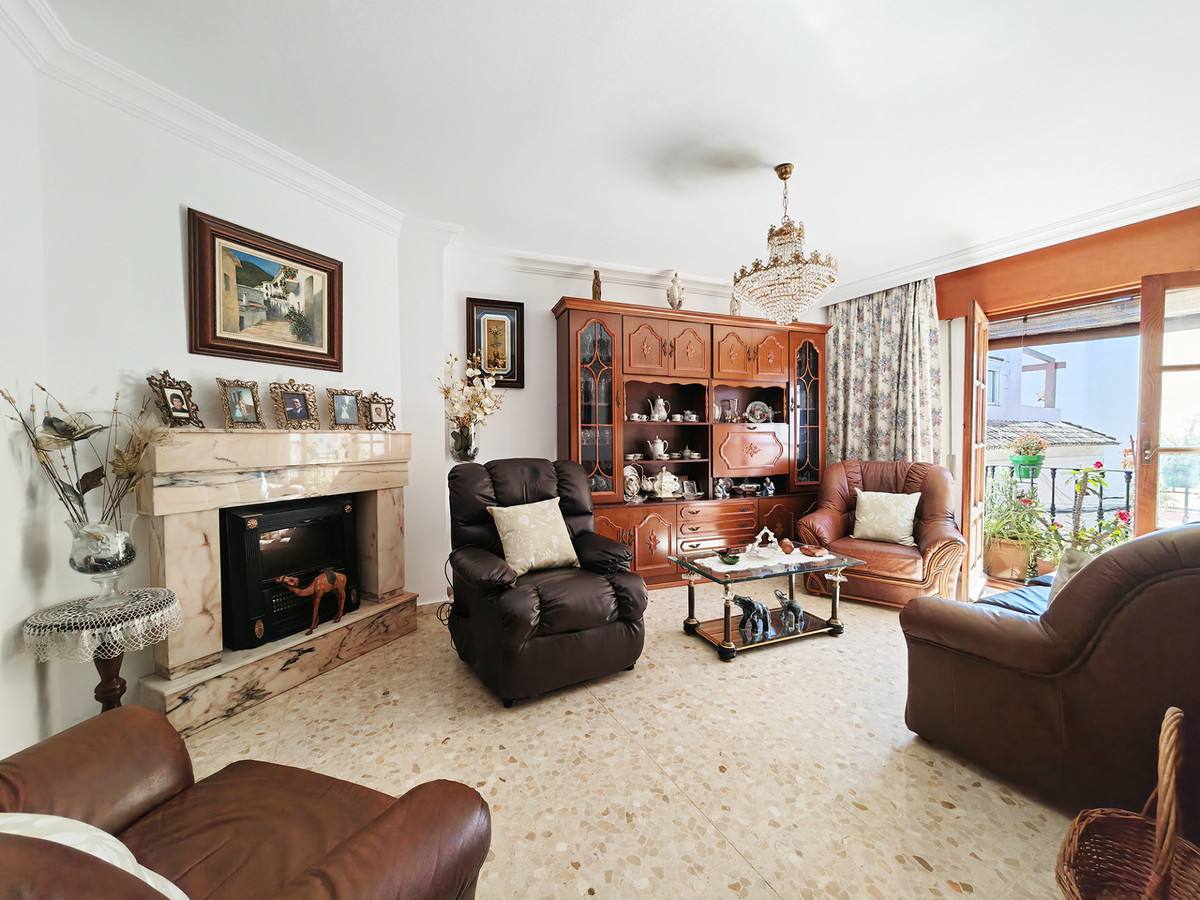 5 Bed Townhouse for sale in Estepona Costa Del Sol, Málaga, Spain