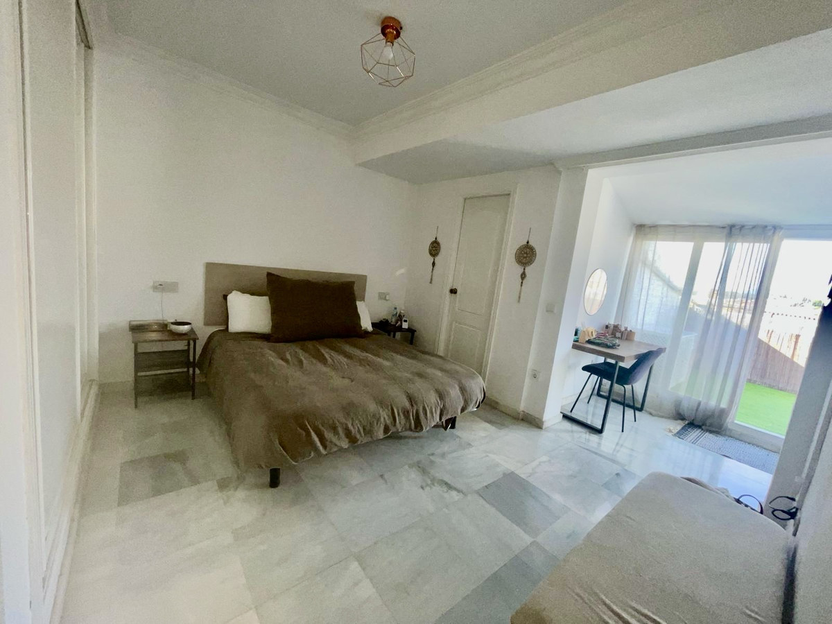 3 Bed Apartment for sale in The Golden Mile Costa Del Sol, Málaga, Spain