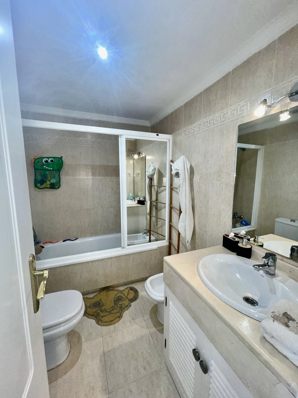 3 Bed Apartment for sale in The Golden Mile Costa Del Sol, Málaga, Spain