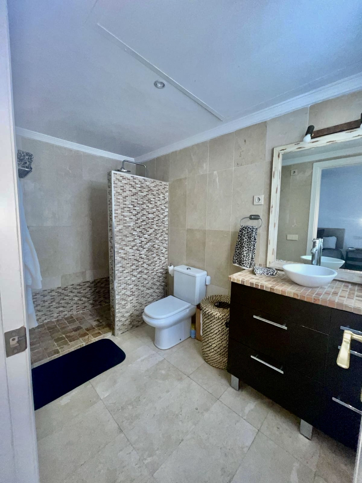 3 Bed Apartment for sale in The Golden Mile Costa Del Sol, Málaga, Spain