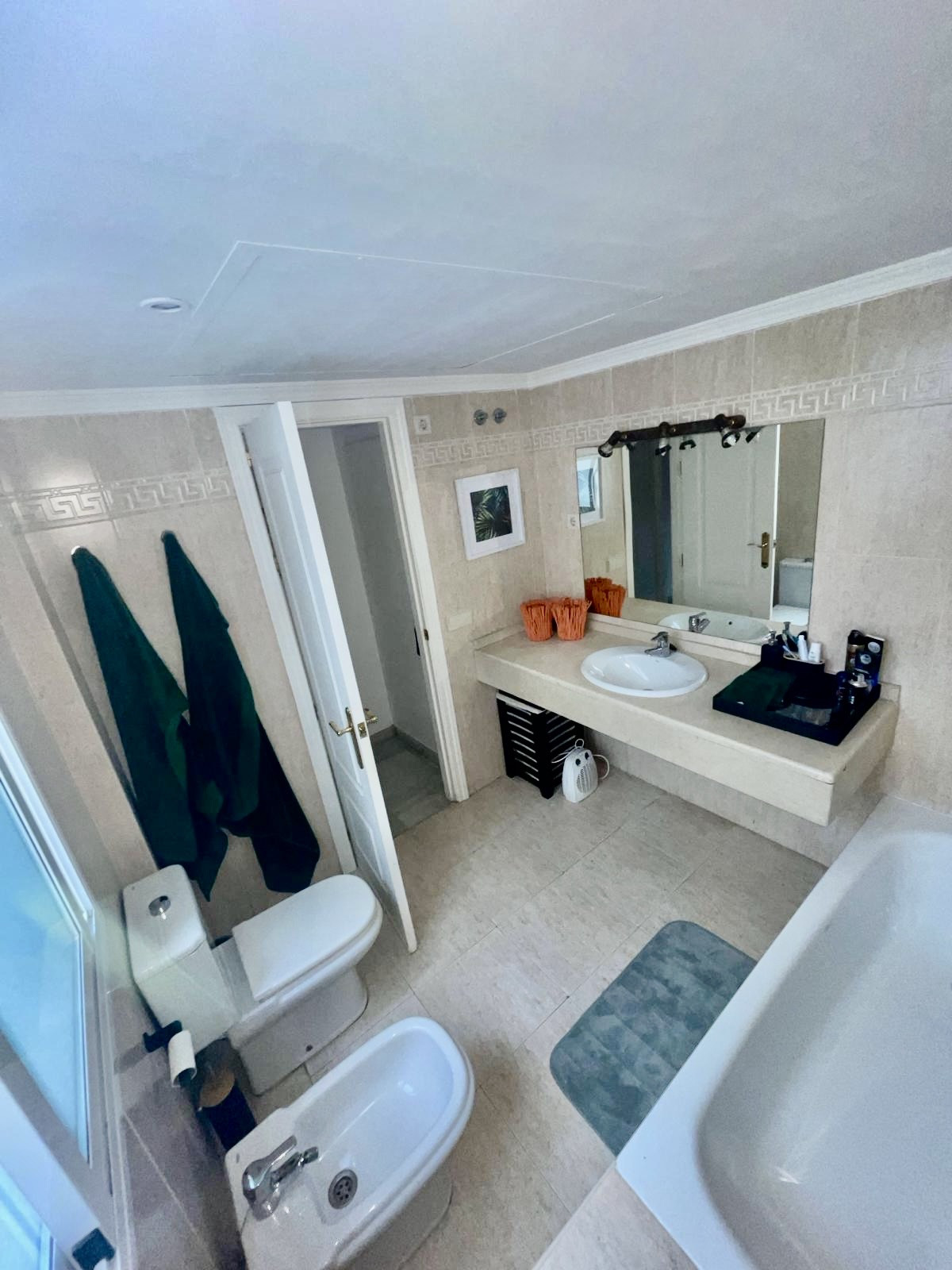 3 Bed Apartment for sale in The Golden Mile Costa Del Sol, Málaga, Spain