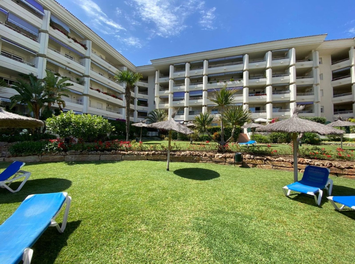 3 Bed Apartment for sale in The Golden Mile Costa Del Sol, Málaga, Spain