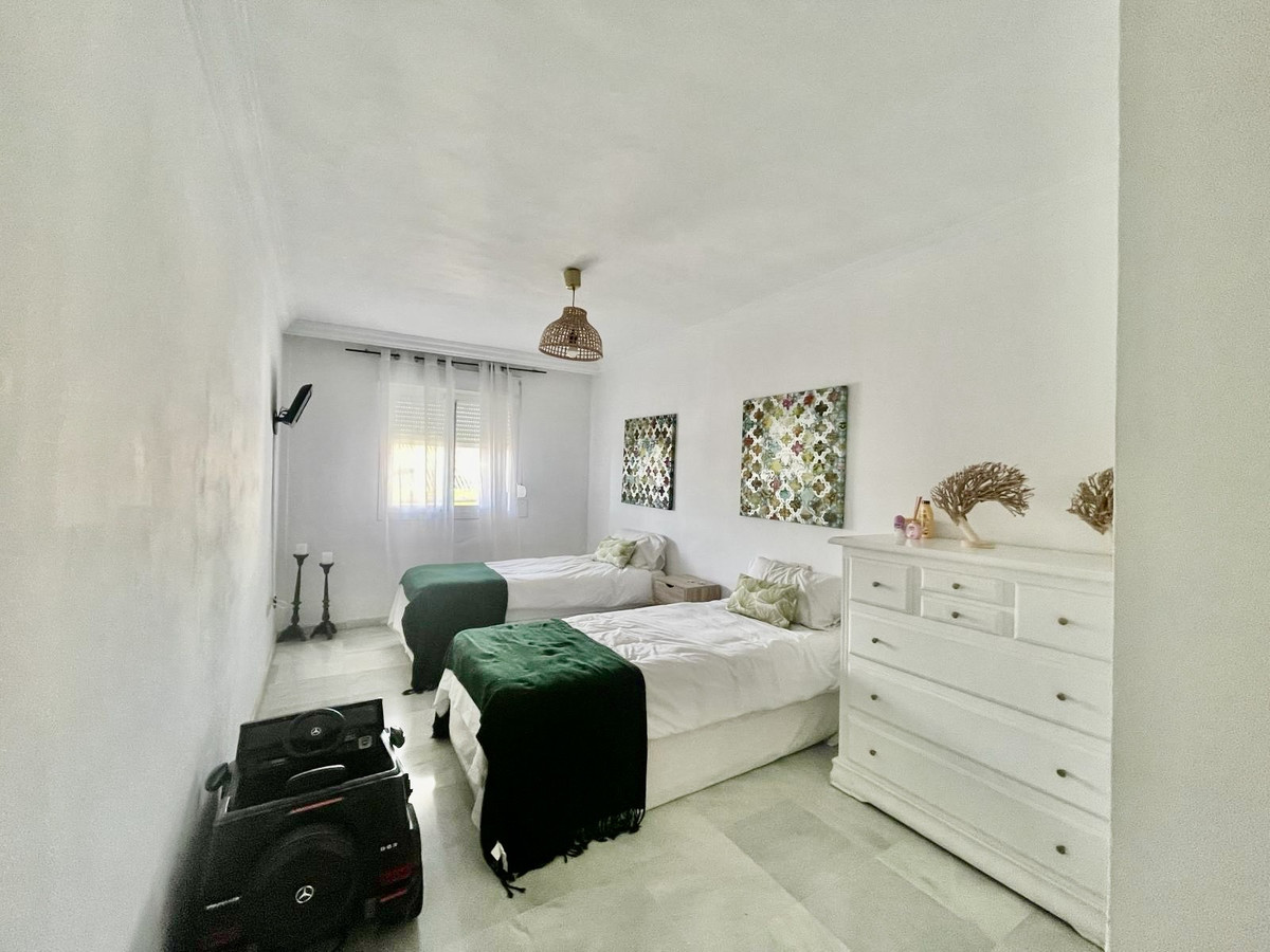 3 Bed Apartment for sale in The Golden Mile Costa Del Sol, Málaga, Spain