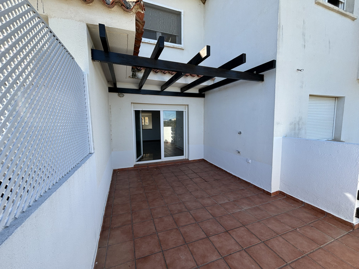 2 Bed Apartment for sale in La Duquesa Costa Del Sol, Málaga, Spain