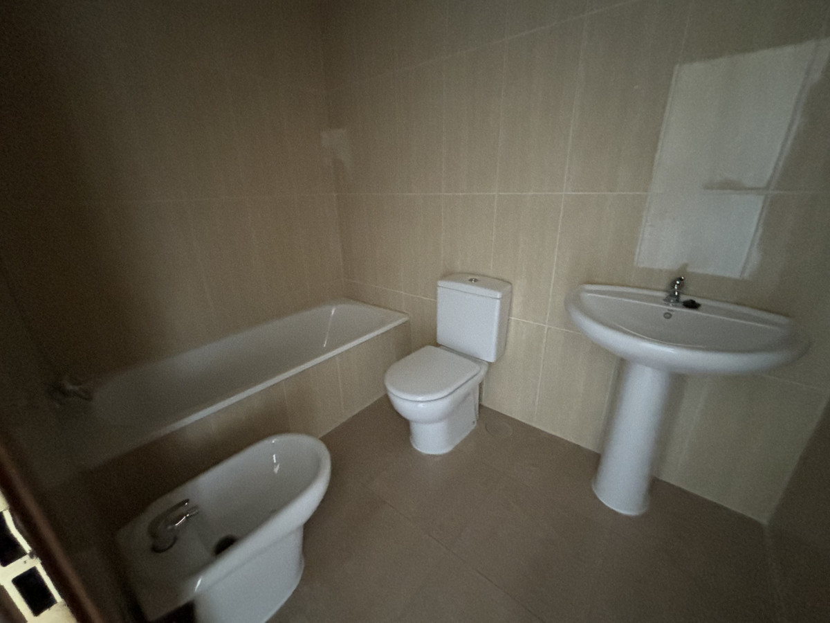 2 Bed Apartment for sale in La Duquesa Costa Del Sol, Málaga, Spain