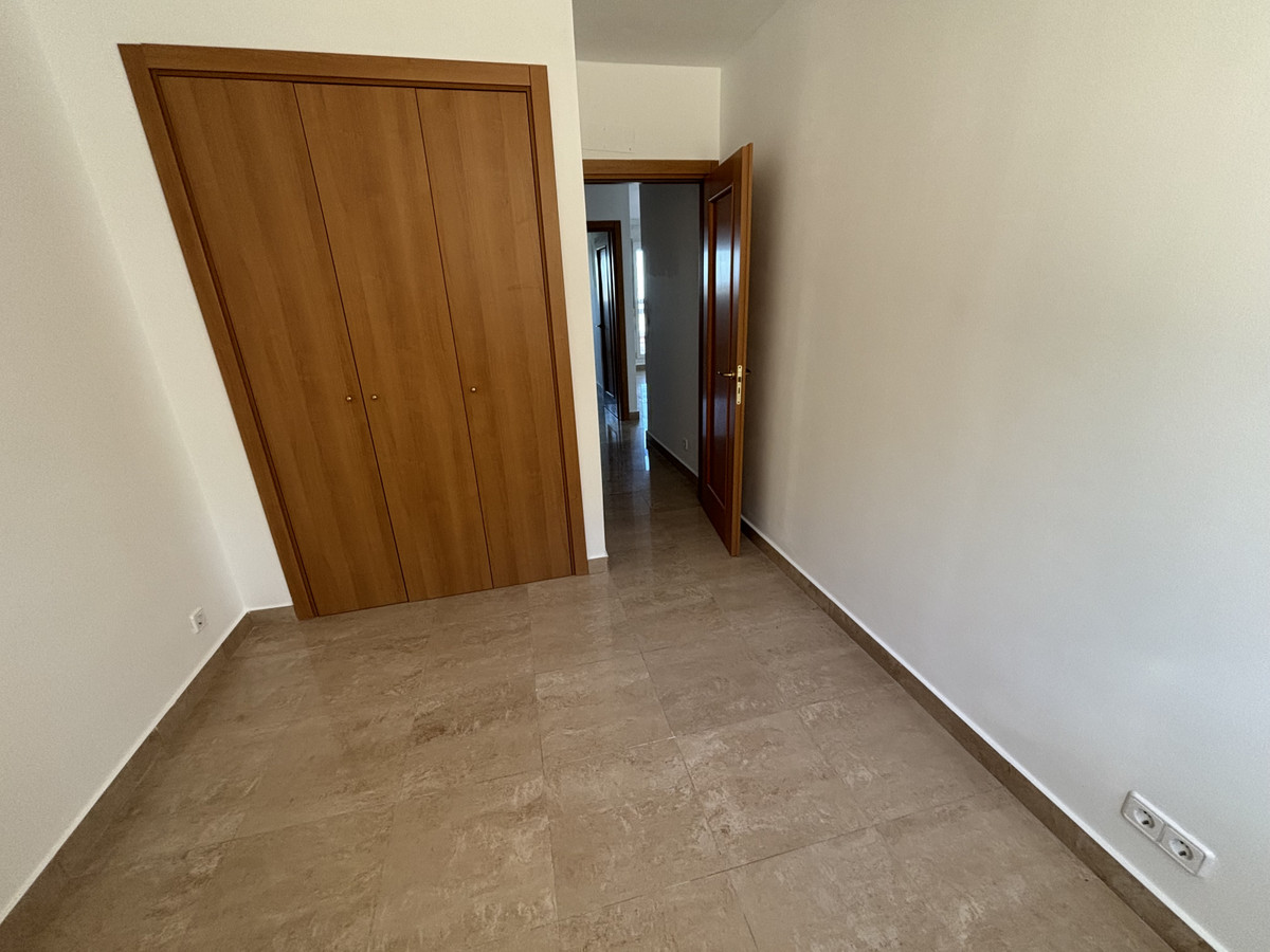2 Bed Apartment for sale in La Duquesa Costa Del Sol, Málaga, Spain