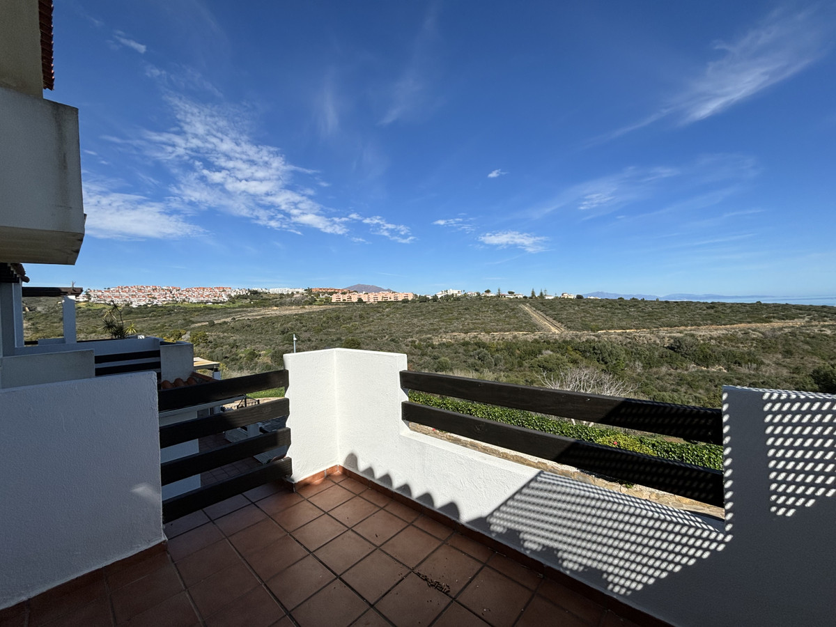 2 Bed Apartment for sale in La Duquesa Costa Del Sol, Málaga, Spain
