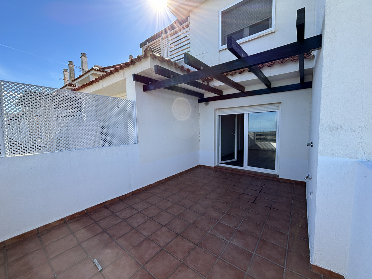 2 Bed Apartment for sale in La Duquesa Costa Del Sol, Málaga, Spain