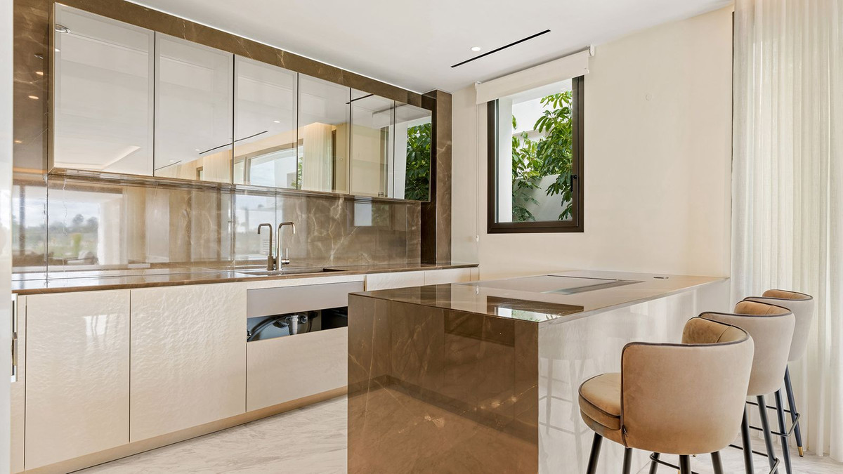Se vende Apartamento Planta Baja de 4 dormitorios en Costa Del Sol, Málaga, España
