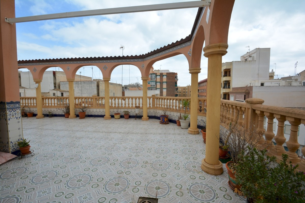 8 Bed Townhouse for sale in Guardamar Del Segura Costa Blanca, Alicante, Spain