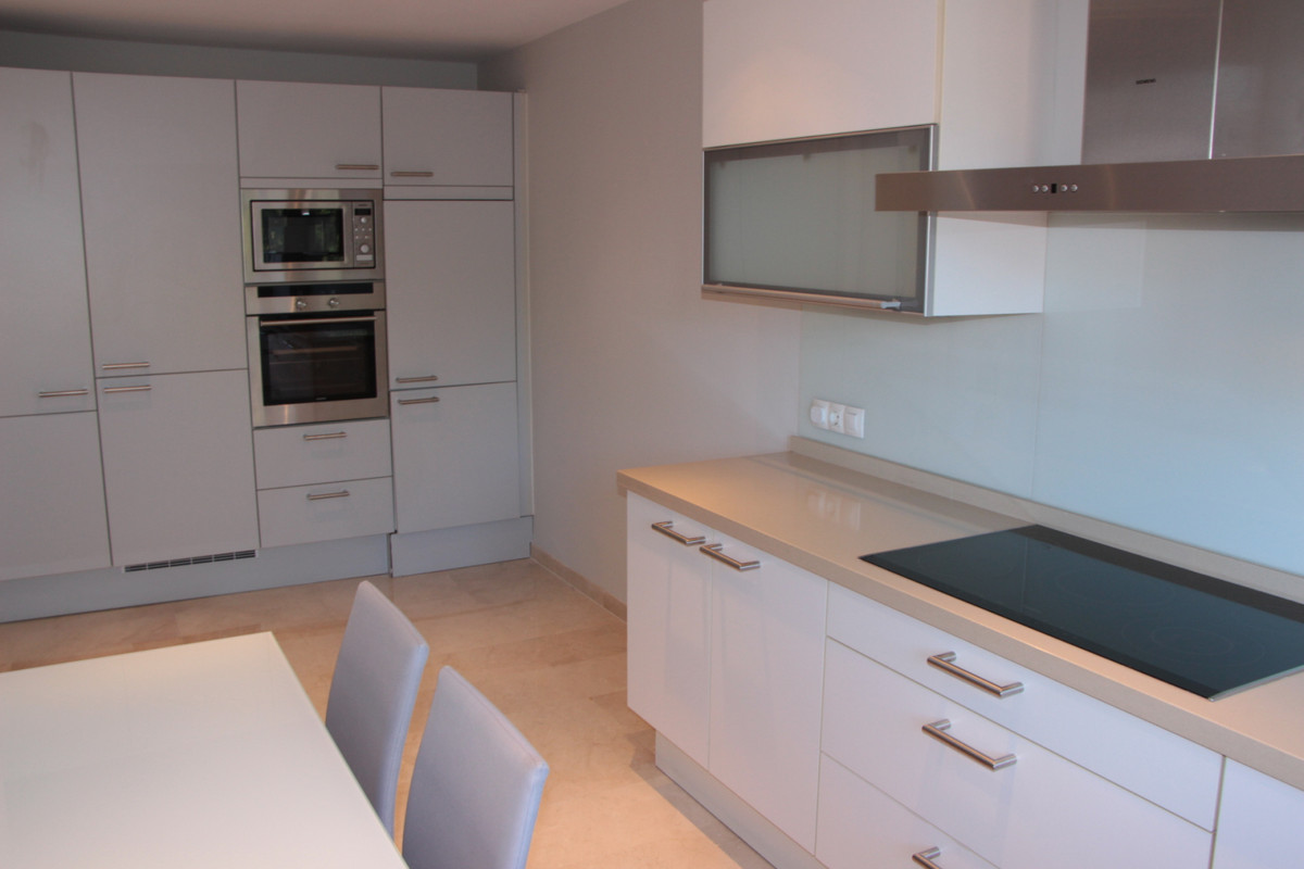 Se vende Apartamento Planta Media de 2 dormitorios en Costa Del Sol, Málaga, España