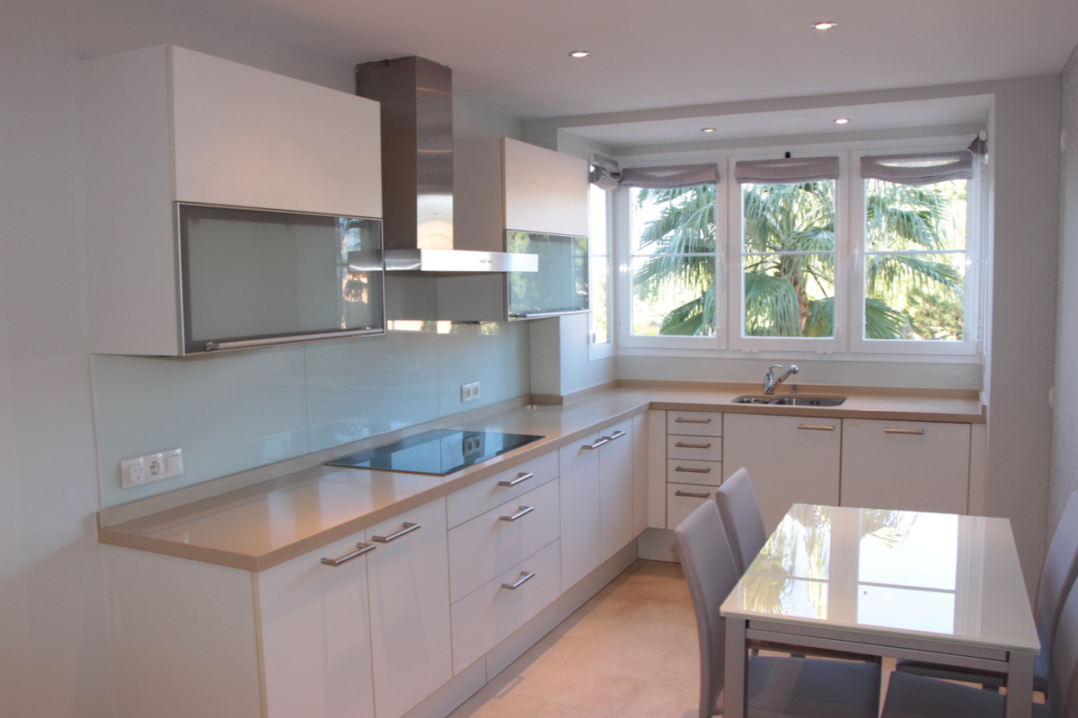 Se vende Apartamento Planta Media de 2 dormitorios en Costa Del Sol, Málaga, España