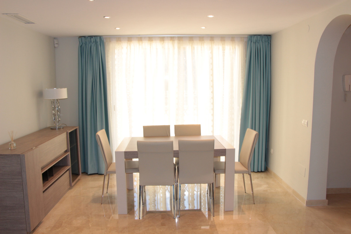 Se vende Apartamento Planta Media de 2 dormitorios en Costa Del Sol, Málaga, España