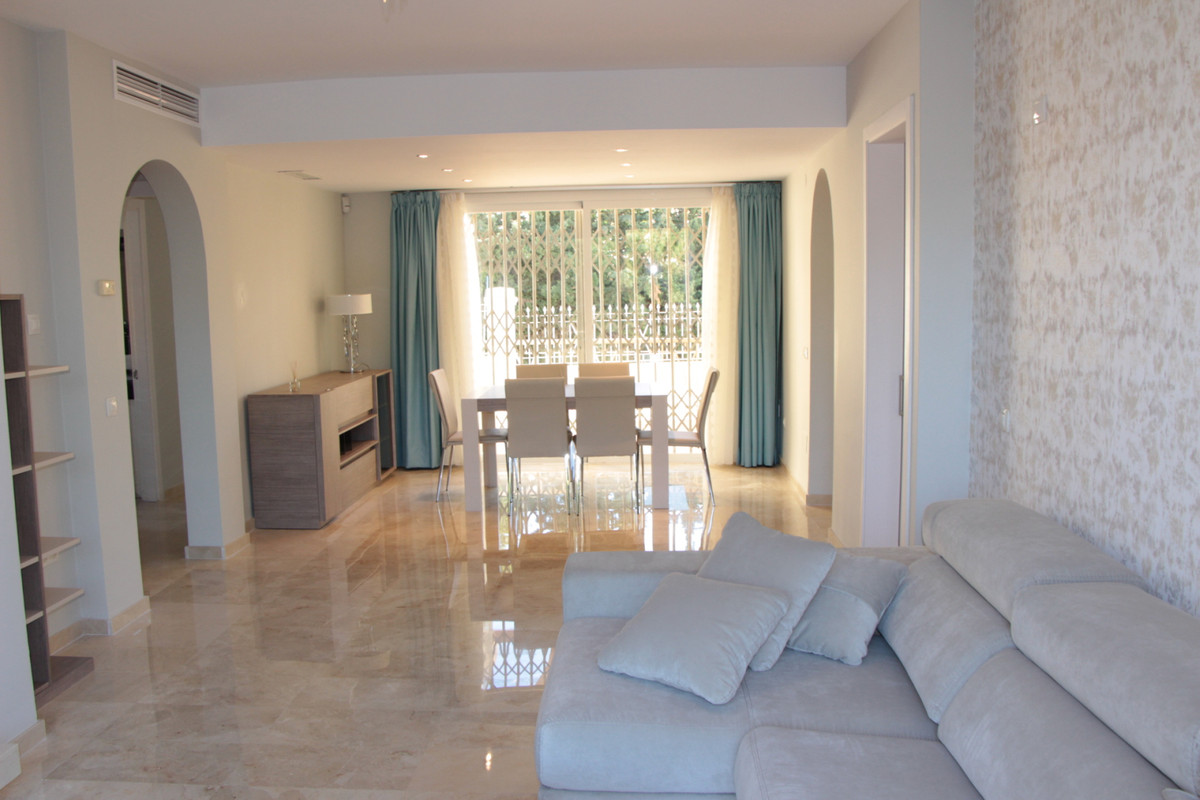 Se vende Apartamento Planta Media de 2 dormitorios en Costa Del Sol, Málaga, España