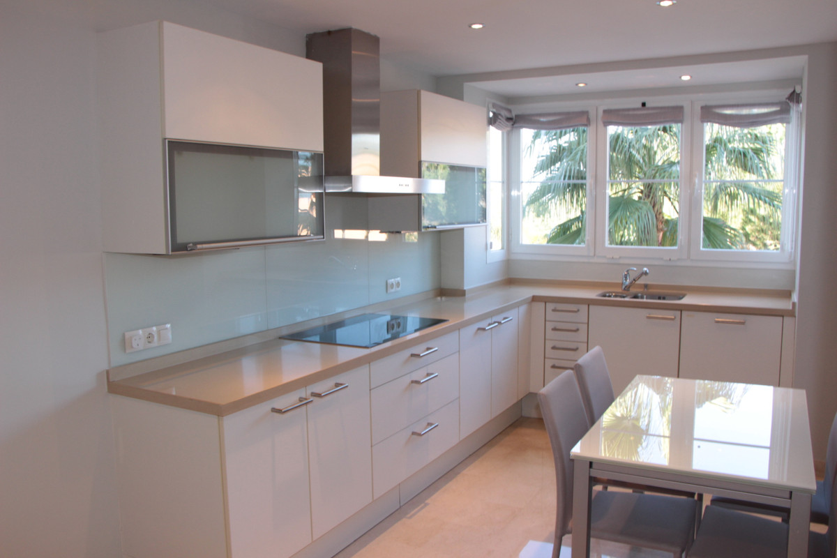 Se vende Apartamento Planta Media de 2 dormitorios en Costa Del Sol, Málaga, España