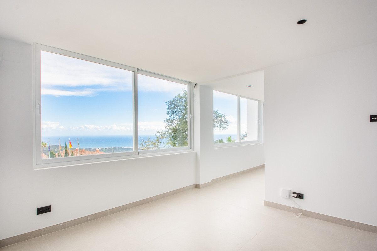 3 Bed Apartment for sale in La Mairena Costa Del Sol, Málaga, Spain