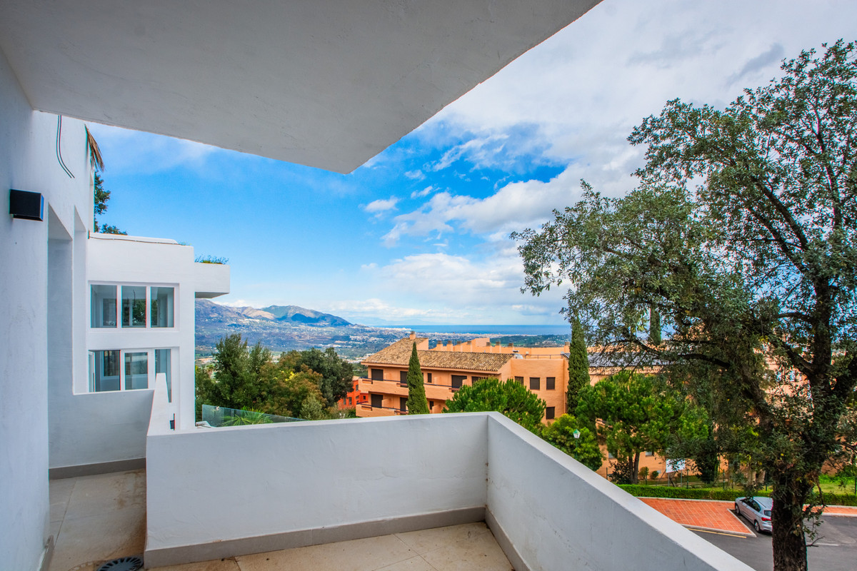 3 Bed Apartment for sale in La Mairena Costa Del Sol, Málaga, Spain